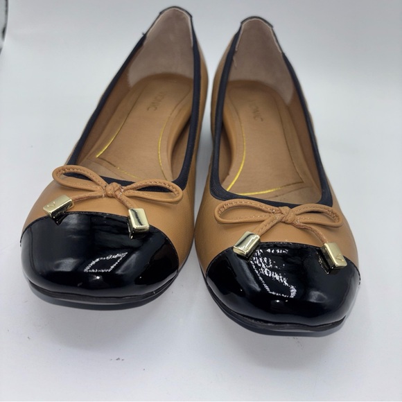 Vionic Ladies Daphne Brown Black Toe Cap Slip On Shoes Size 9 - Picture 3 of 10